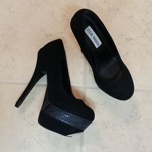 *SOLD *🖤100% Suede Leather Heels